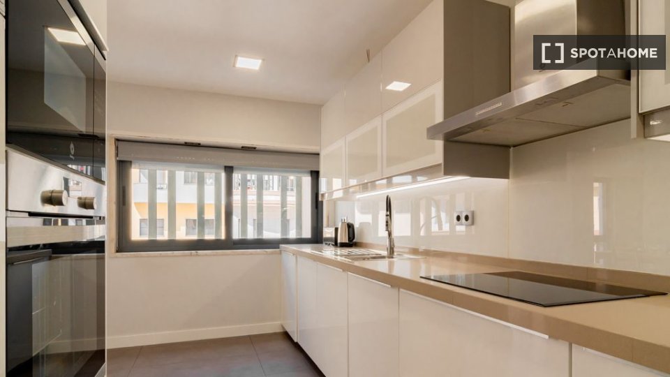 Apartment Lisbon, 3 beds — photo 17
