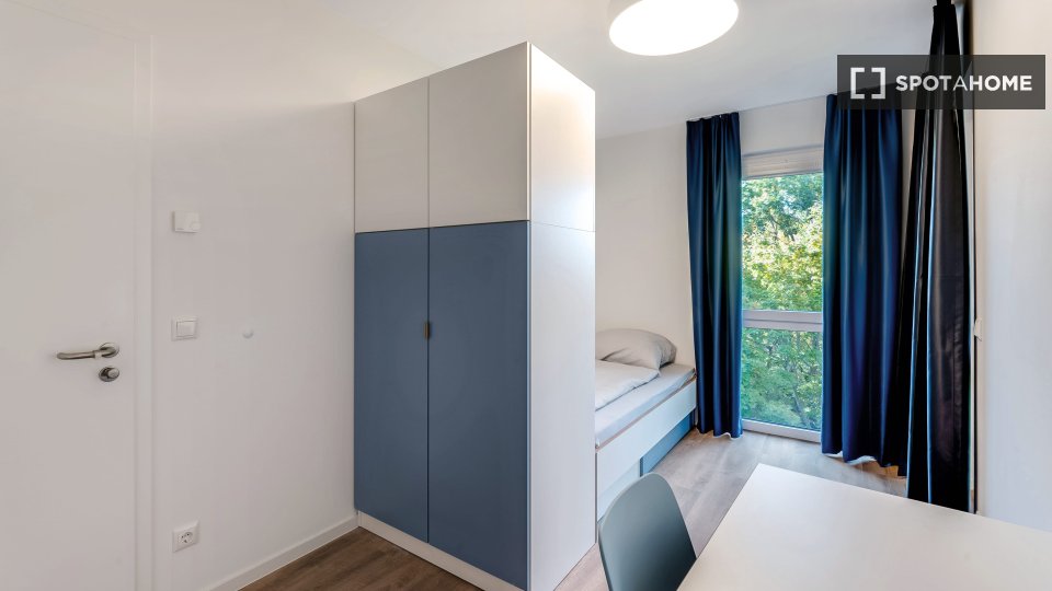 Double room Berlin, 4 beds, 92m² — photo 4