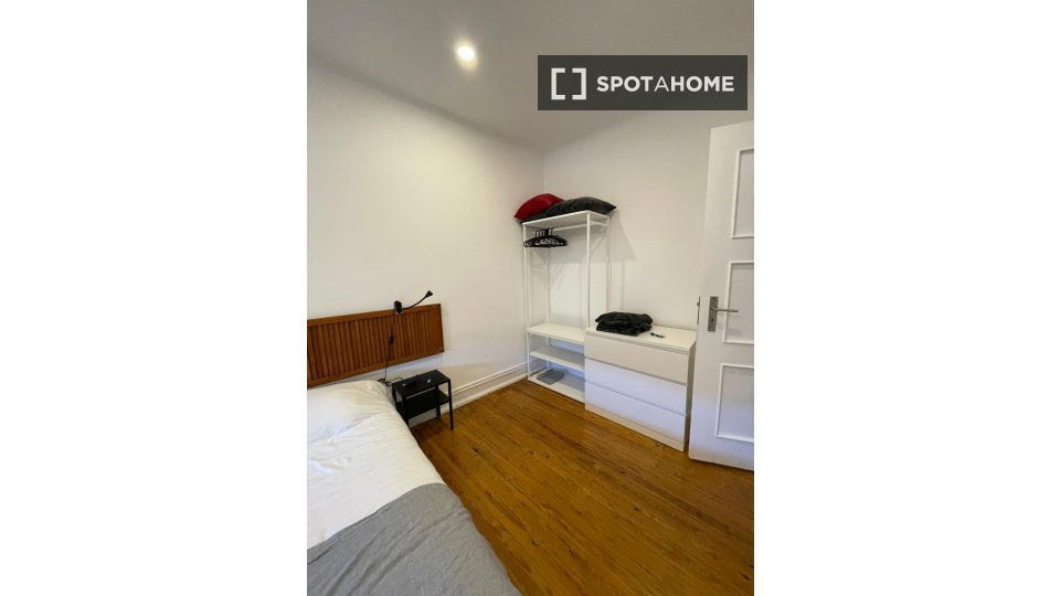 Double room Lisbon, 4 beds, 95m² — photo 21
