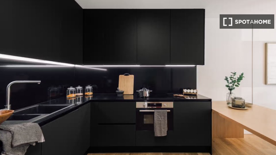 Apartment Lisbon, 2 beds, 99m² — photo 1