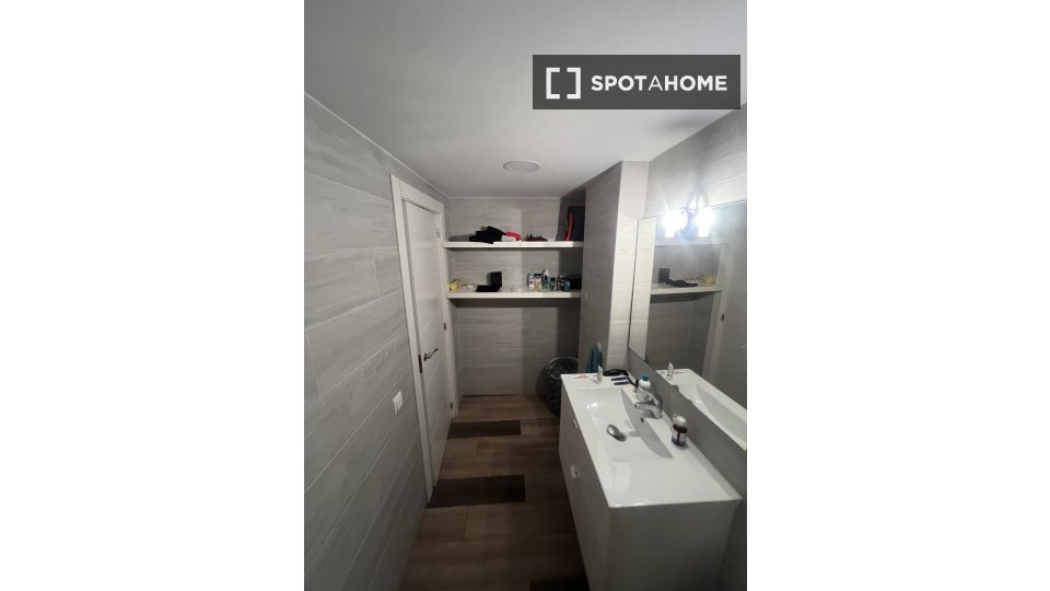Double room Barcelona, 3 beds, 80m² — photo 11
