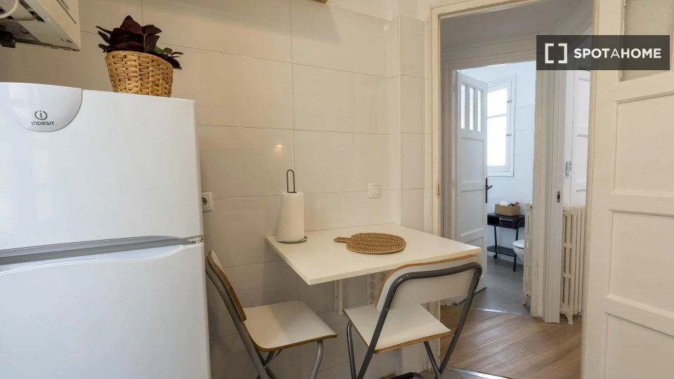 Double room Madrid, 5 beds — photo 12