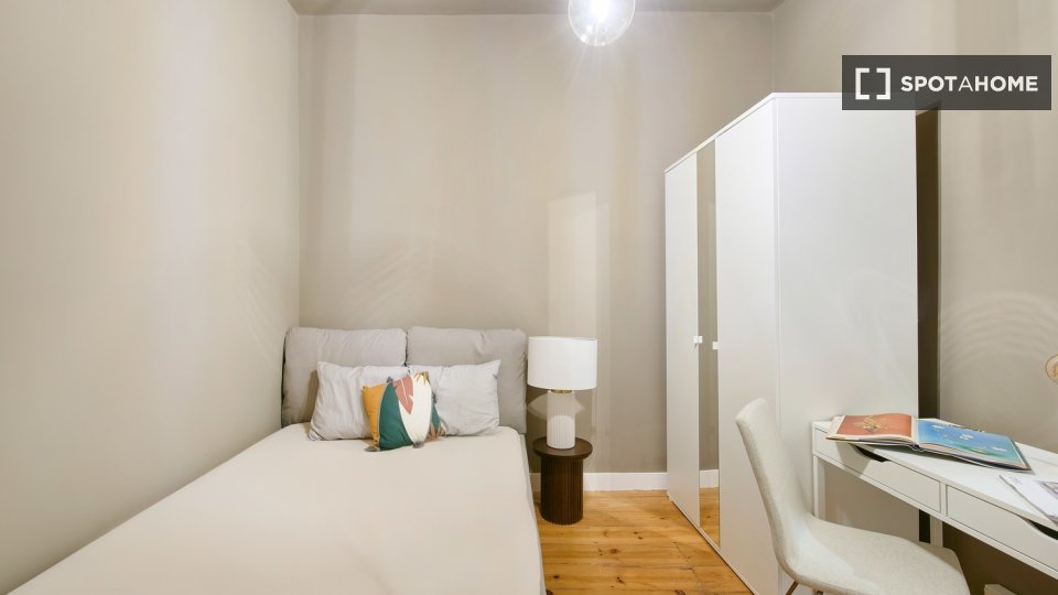 Double room Lisbon, 8 beds — photo 25