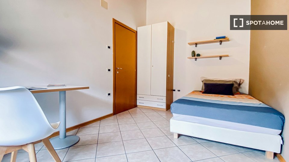 Double room Trento, 2 beds — photo 3