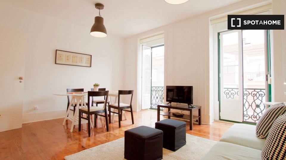 Apartment Lisbon, 4 beds, 110m² — photo 2