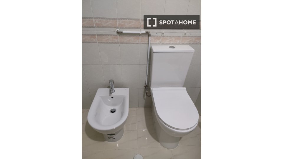 Double room Lisbon, 4 beds, 110m² — photo 5
