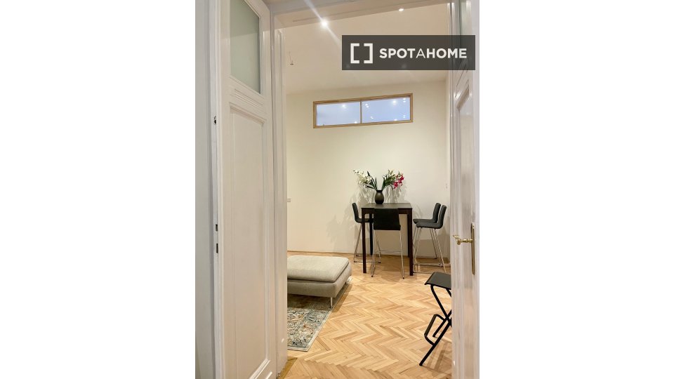 Apartment Budapest, 3 beds, 96m² — photo 27