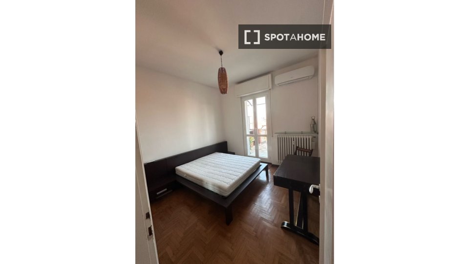 Double room Milan, 3 beds, 78m² — photo 1