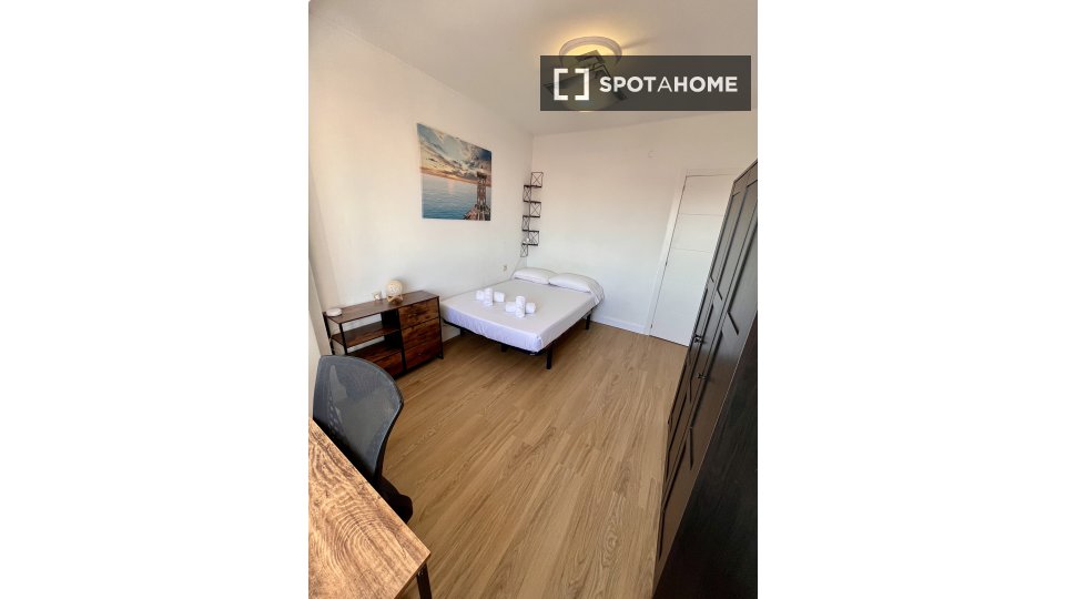 Double room Valencia, 2 beds, 85m² — photo 2
