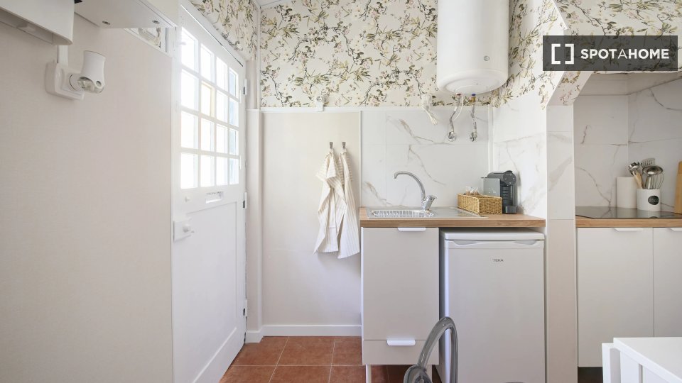 Apartment Lisbon, 1 bed — photo 3
