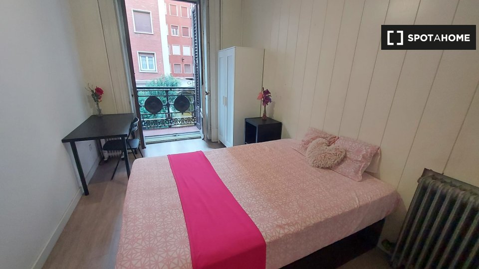 Double room Madrid, 8 beds, 170m² — photo 8
