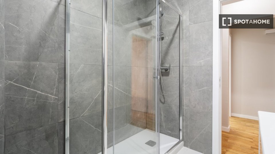 Double room Lisbon, 4 beds — photo 16