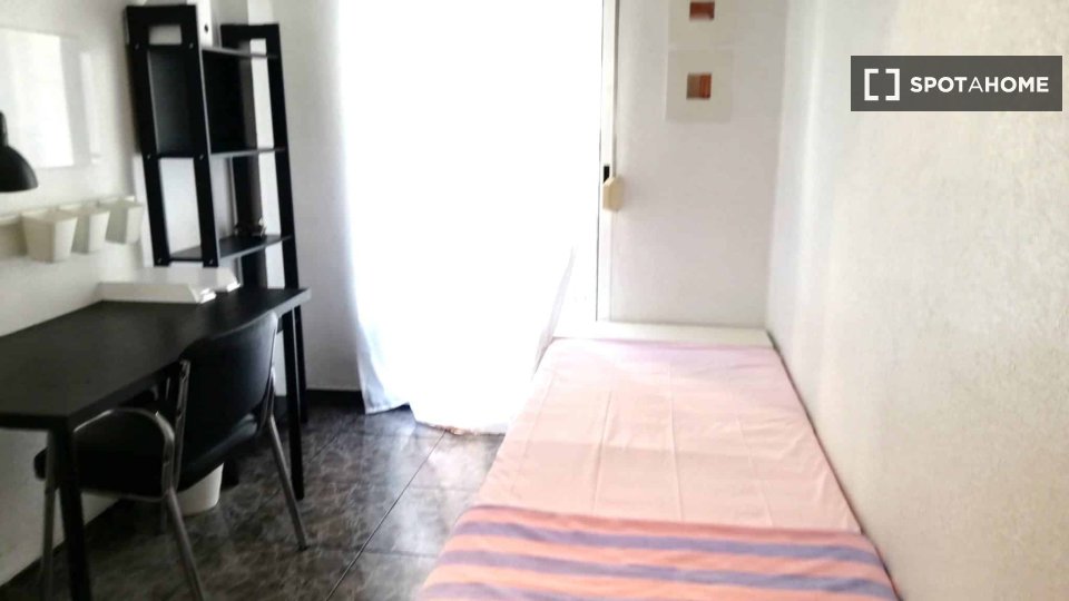 Double room Valencia, 3 beds — photo 1