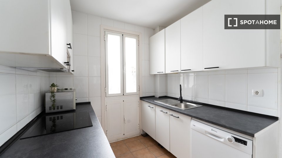 Double room Madrid, 5 beds — photo 37