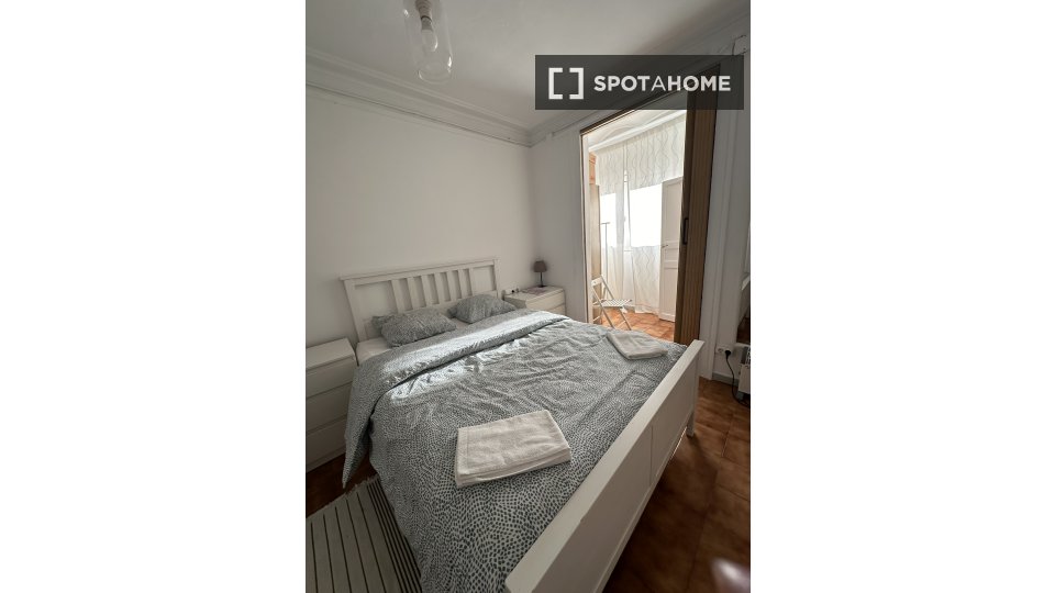 Double room Barcelona, 3 beds, 98m² — photo 7