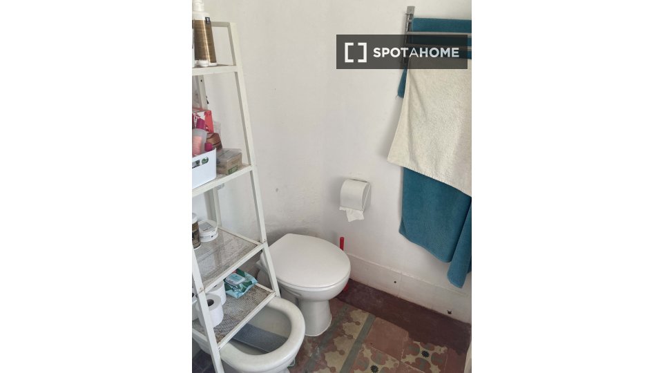 Double room Lisbon, 2 beds, 70m² — photo 10