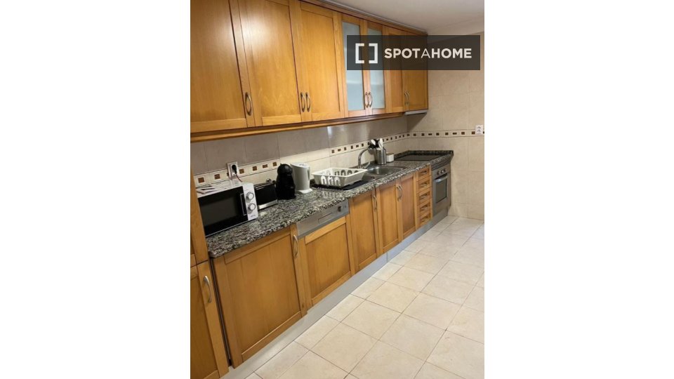 Double room Lisbon, 6 beds, 150m² — photo 13