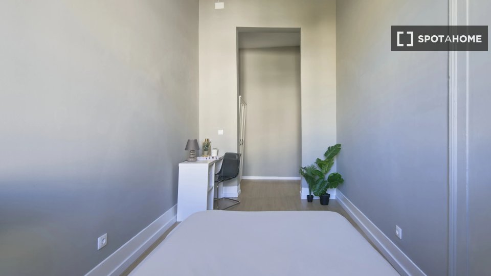 Double room Lisbon, 9 beds — photo 14