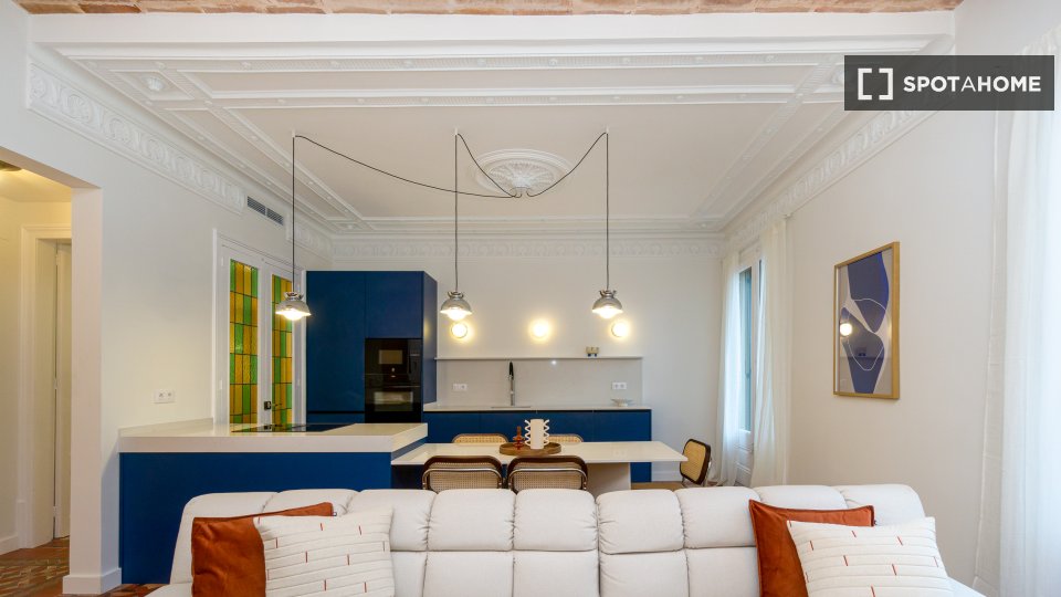 Apartment Barcelona, 4 beds, 135m² — photo 1