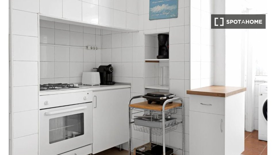 Apartment Lisbon, 4 beds, 95m² — photo 14