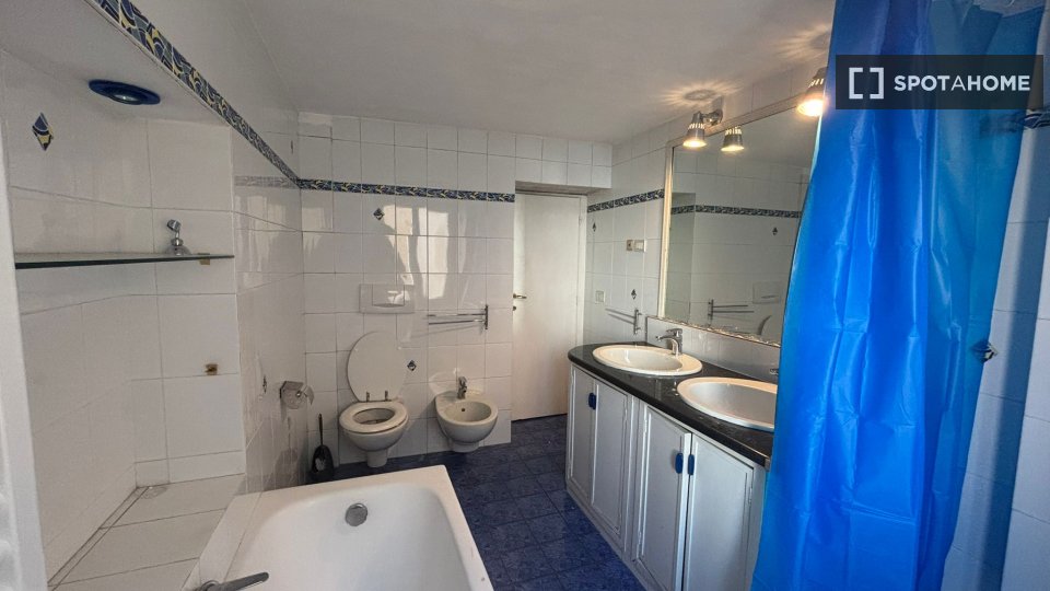 Double room Rome, 3 beds — photo 9