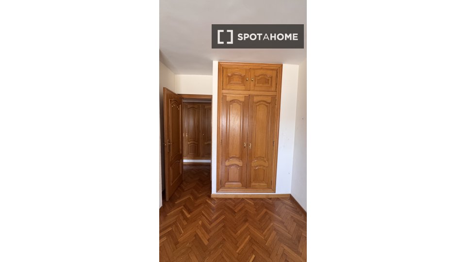 Double room Valencia, 5 beds, 240m² — photo 3