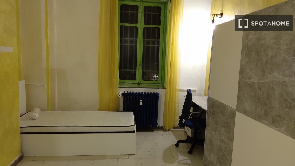 Double room Turin, 3 beds, 85m² — photo 8
