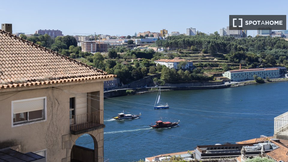 Apartment Porto, 3 beds, 95m² — photo 1
