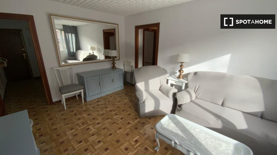 Double room Madrid, 3 beds, 60m² — photo 4