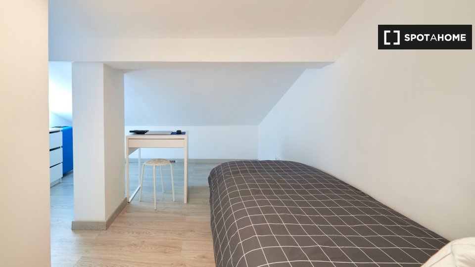 Double room Lisbon, 9 beds — photo 11