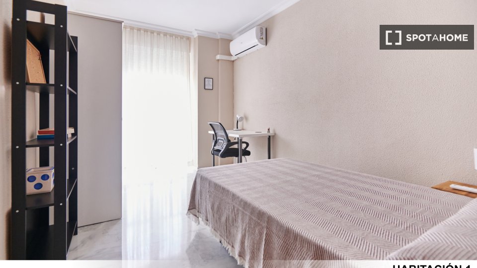 Double room Seville, 4 beds — photo 19