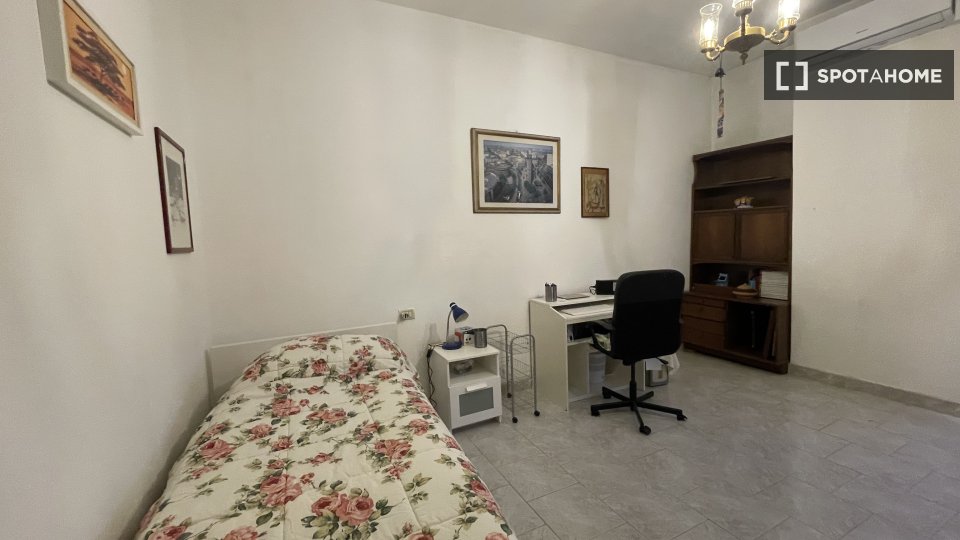 Double room Florence, 3 beds, 90m² — photo 3