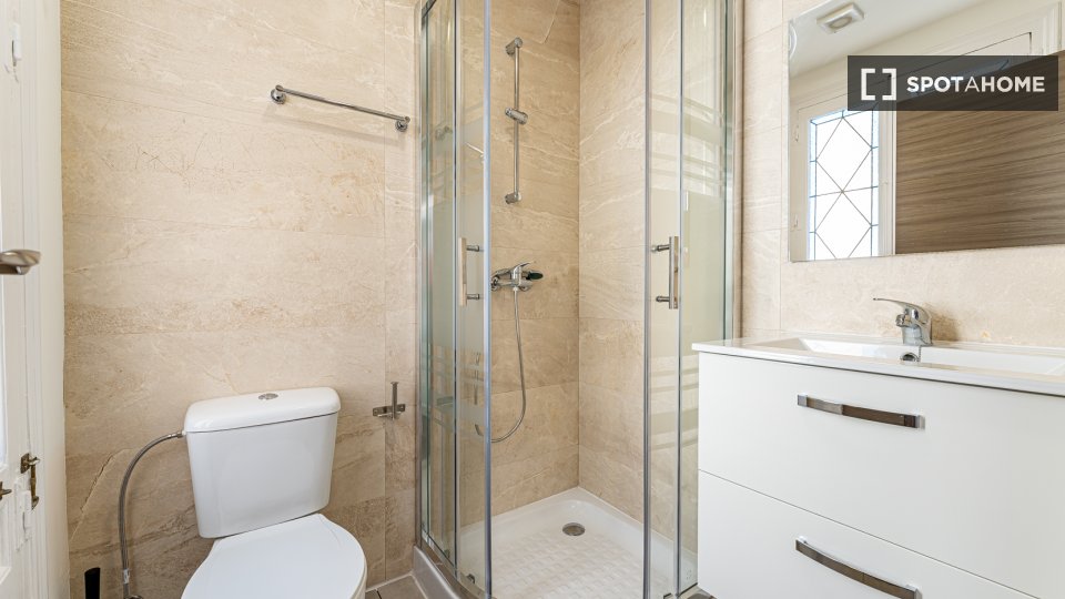 Double room Madrid, 18 beds, 450m² — photo 7