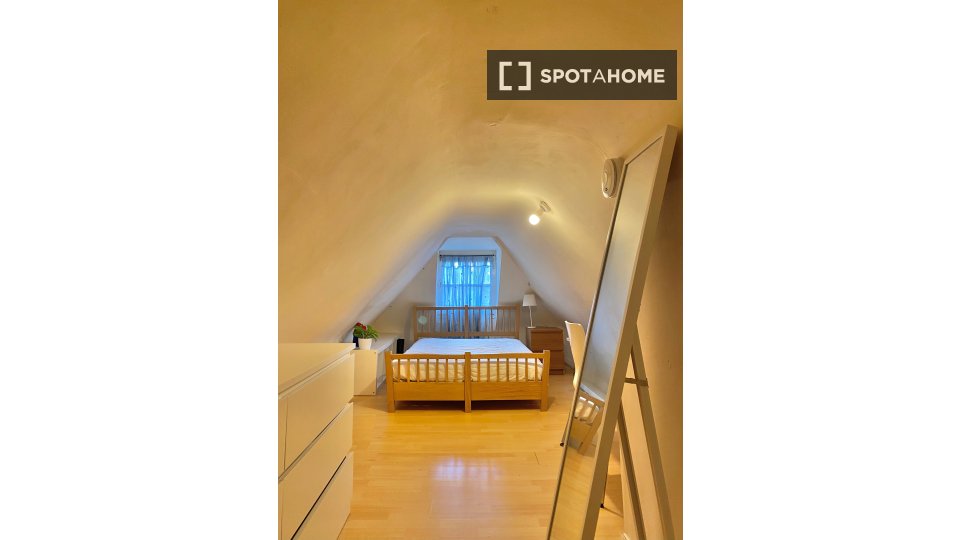 Double room London, 3 beds, 78m² — photo 1
