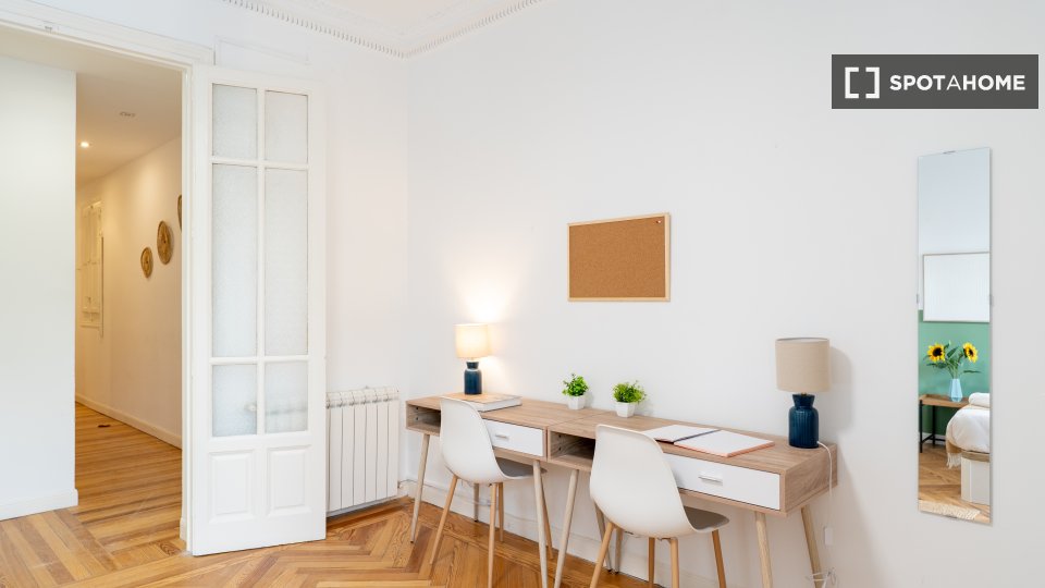 Double room Madrid, 4 beds — photo 12