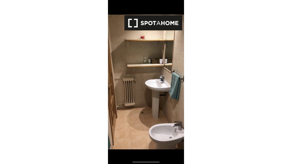Double room Madrid, 4 beds, 12m² — photo 4