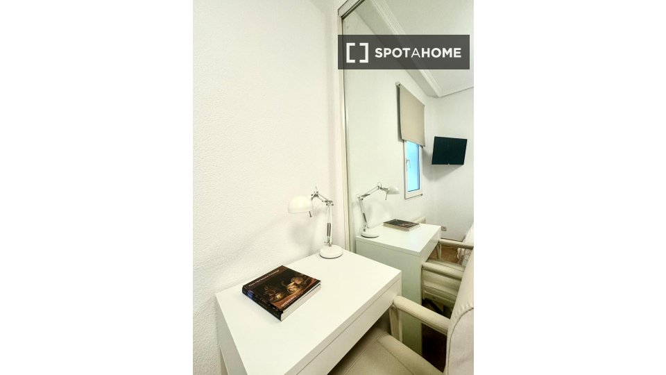 Double room Madrid, 6 beds — photo 14