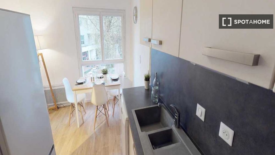 Double room Lille, 3 beds, 70m² — photo 11