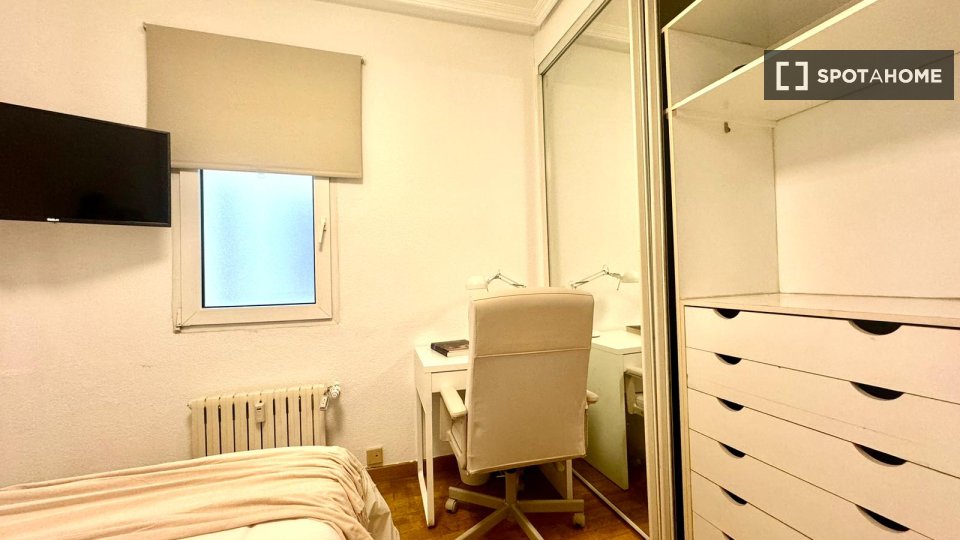 Double room Madrid, 6 beds — photo 6