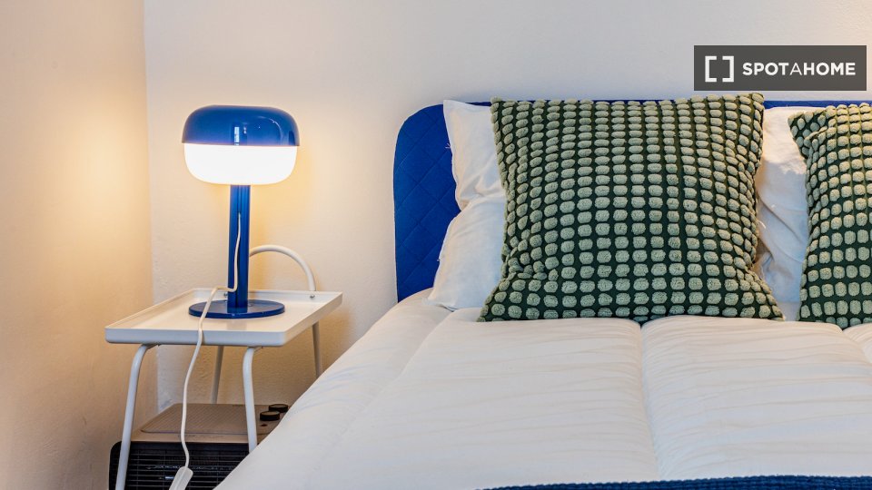 Double room Lisbon, 3 beds — photo 6