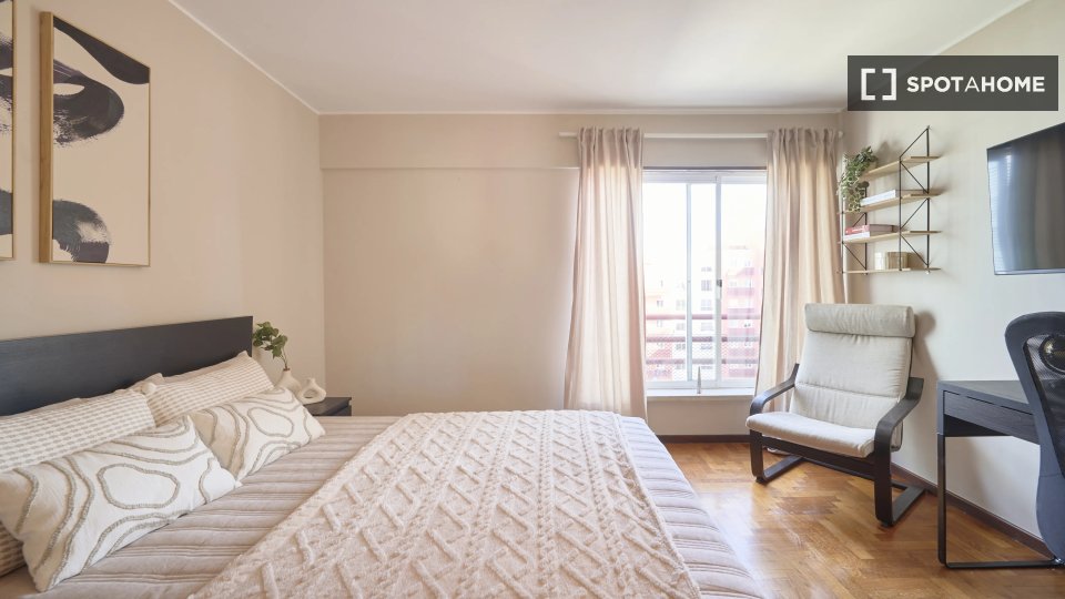 Double room Lisbon, 5 beds — photo 10