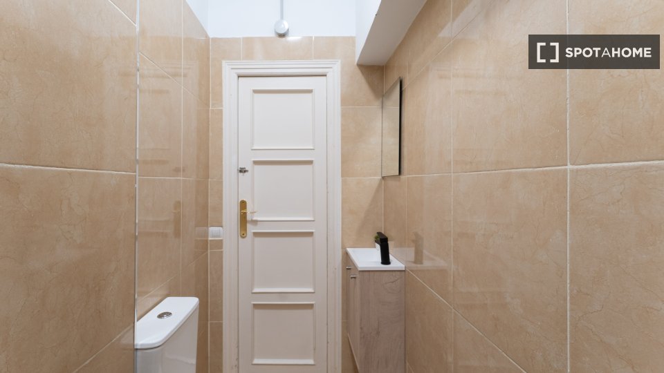 Double room Madrid, 5 beds — photo 29