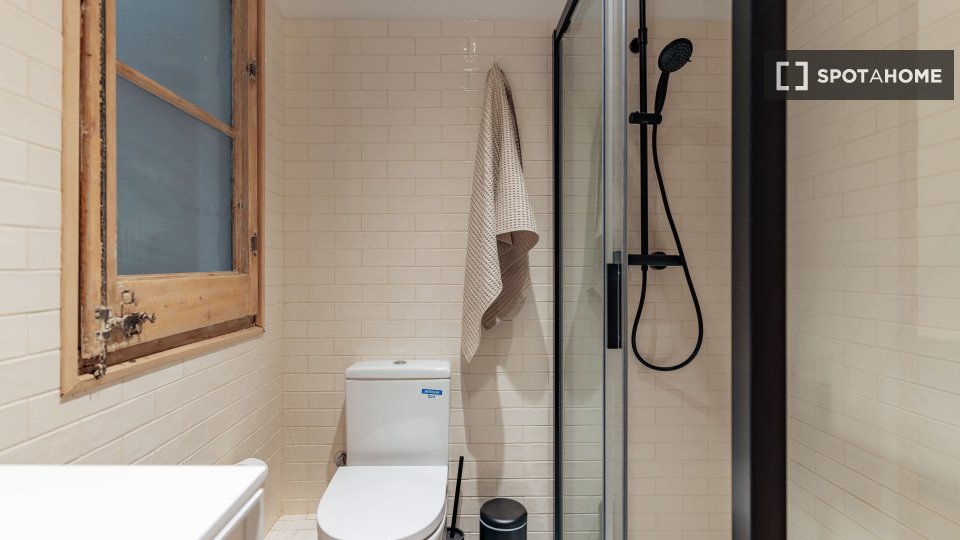 Double room Barcelona, 3 beds, 52m² — photo 12