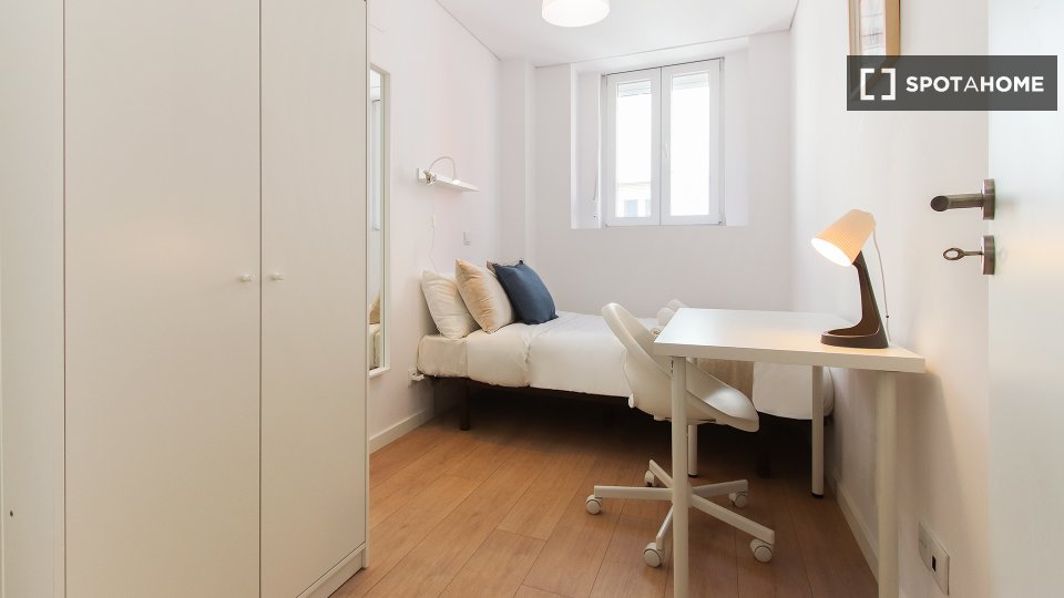 Double room Lisbon, 4 beds — photo 13