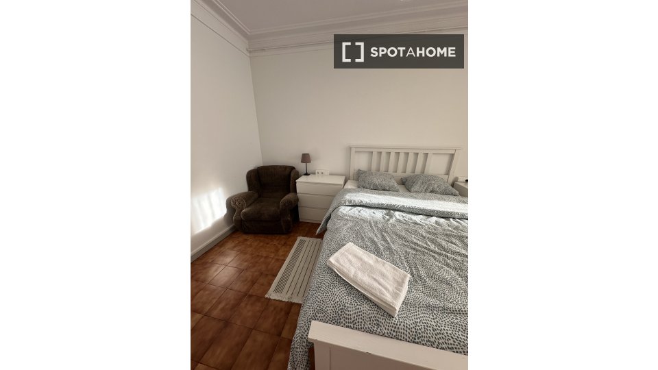 Double room Barcelona, 3 beds, 98m² — photo 2