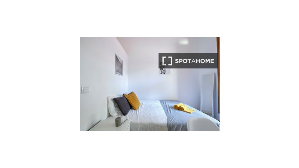 Double room Lisbon, 9 beds — photo 16