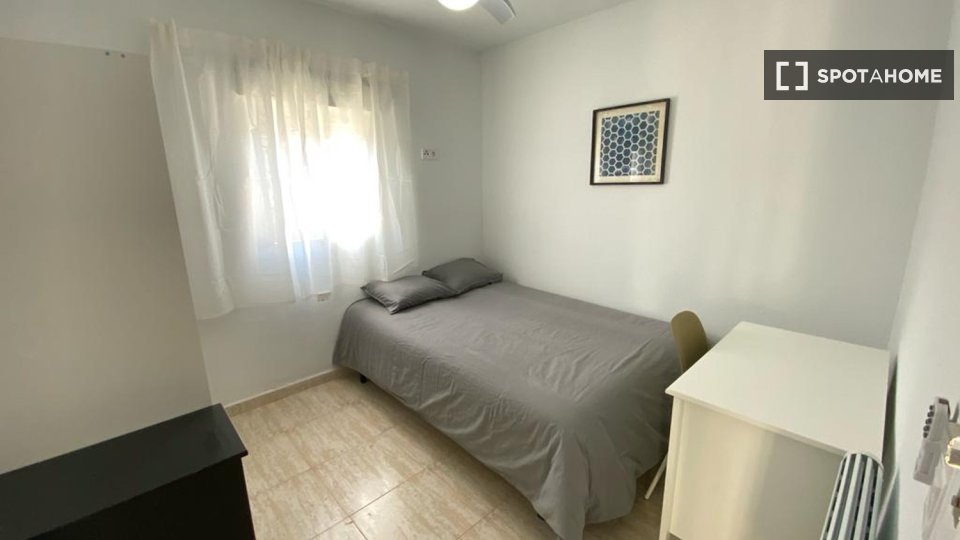 Double room Madrid, 4 beds — photo 13