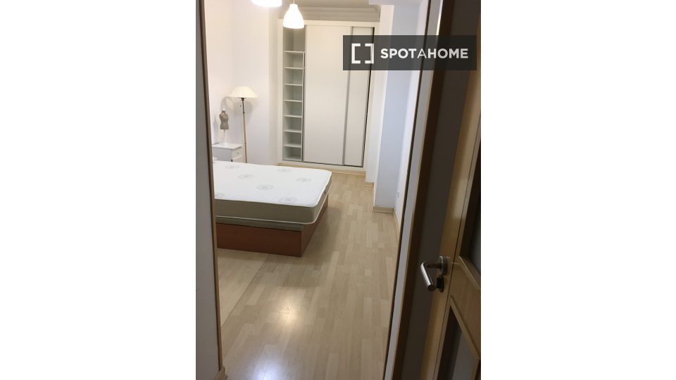 Double room Valencia, 3 beds, 103m² — photo 28