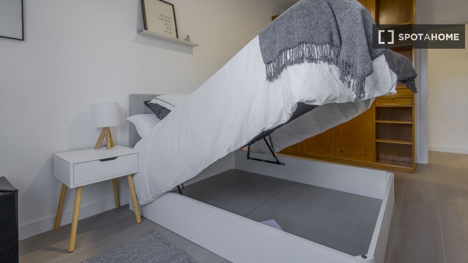 Double room Madrid, 9 beds, 200m² — photo 12