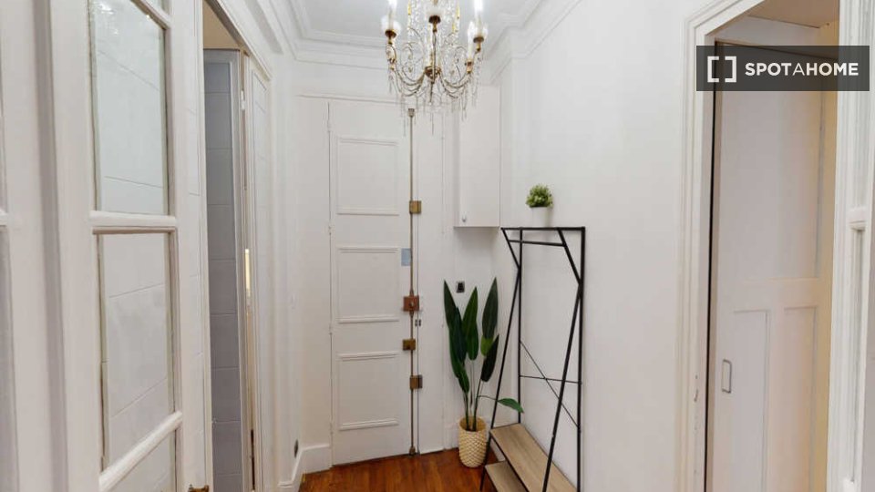 Double room Paris, 5 beds, 120m² — photo 15